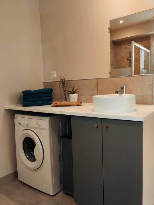 Charmante Maison Avec Jardin Aux Portes Des Gorges De L'Ardeche Saint-Julien-de-Peyrolas Ngoại thất bức ảnh